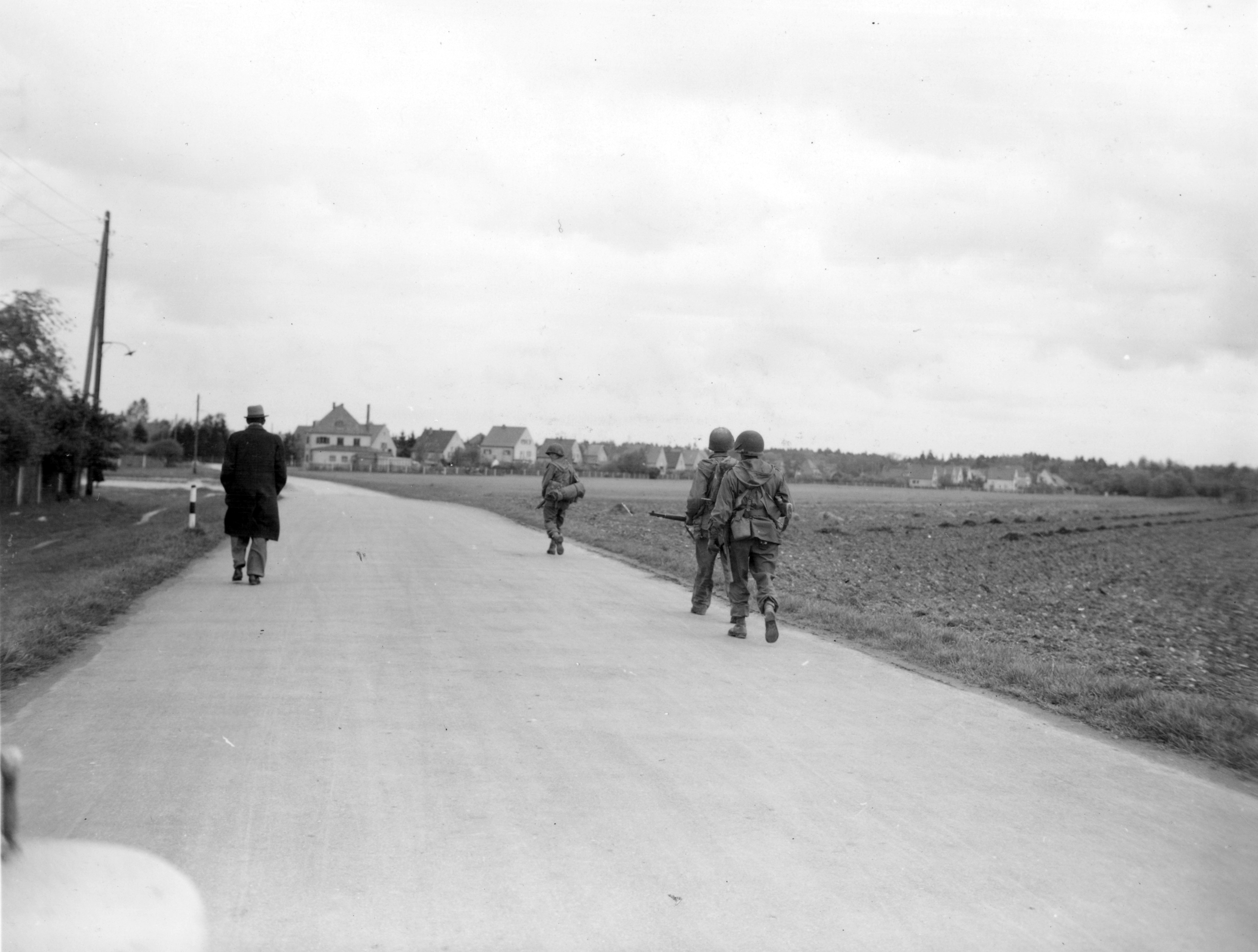 US soldiers walking