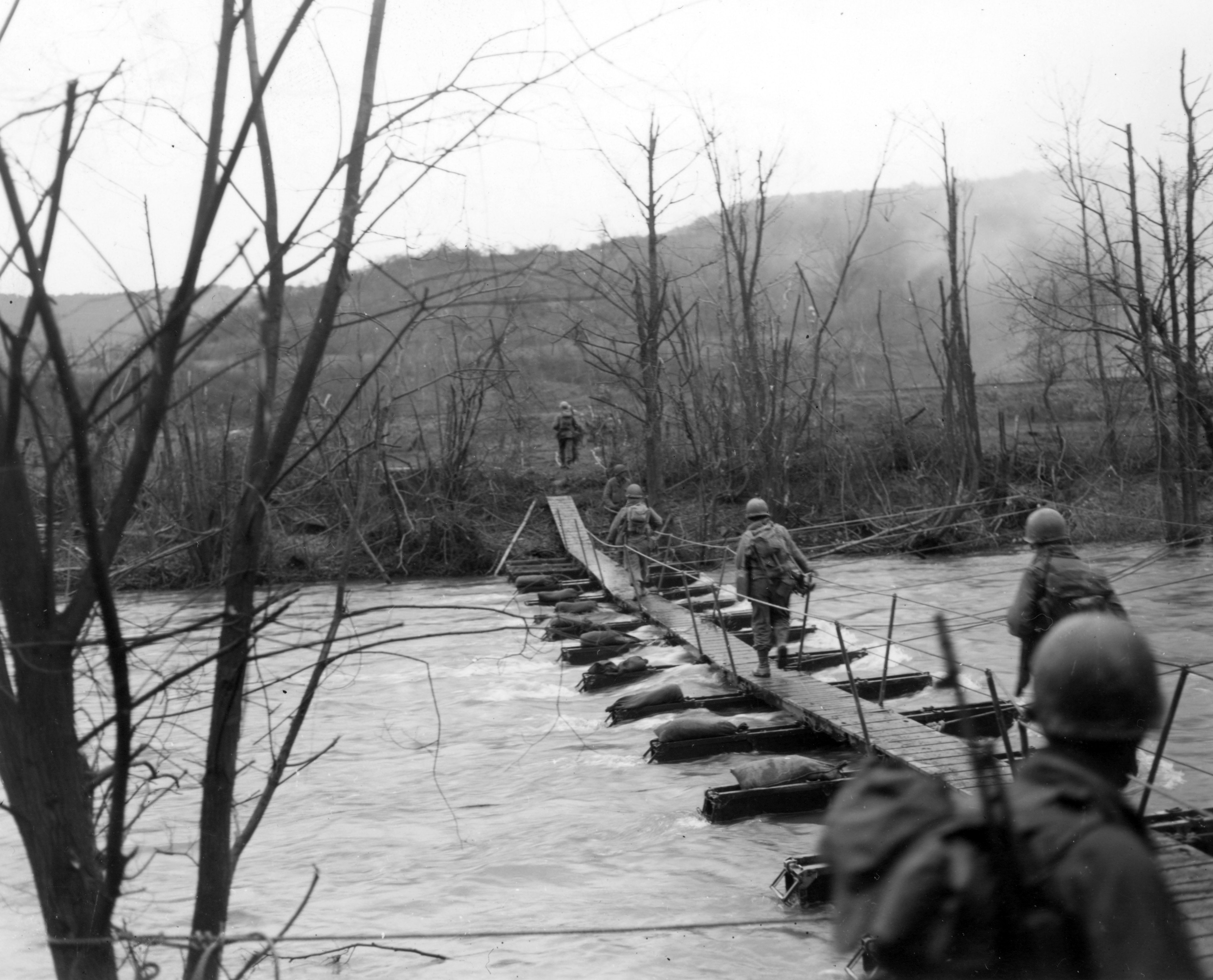US soldiers crossing the Roer River