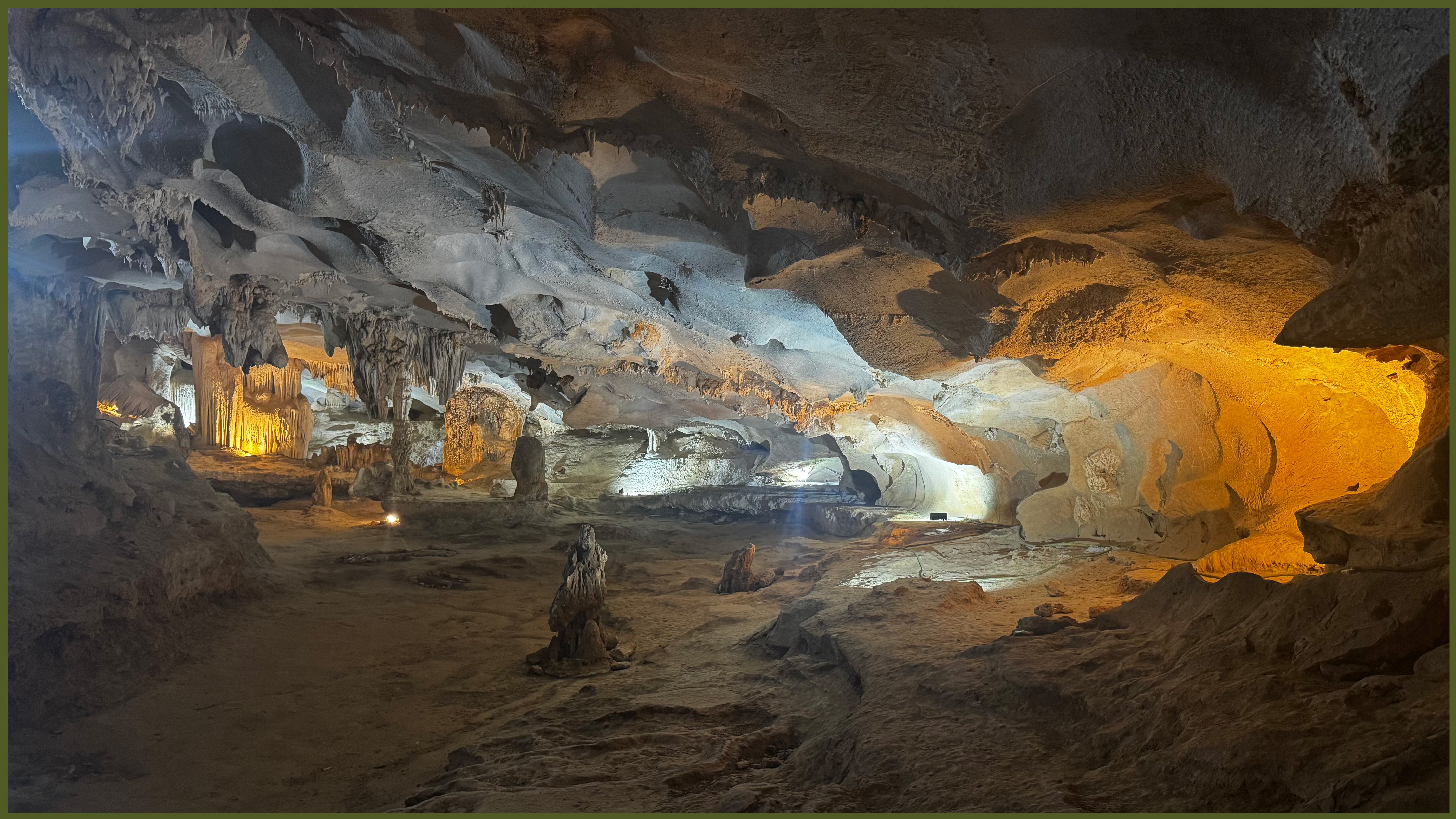 Ha Long cave 1