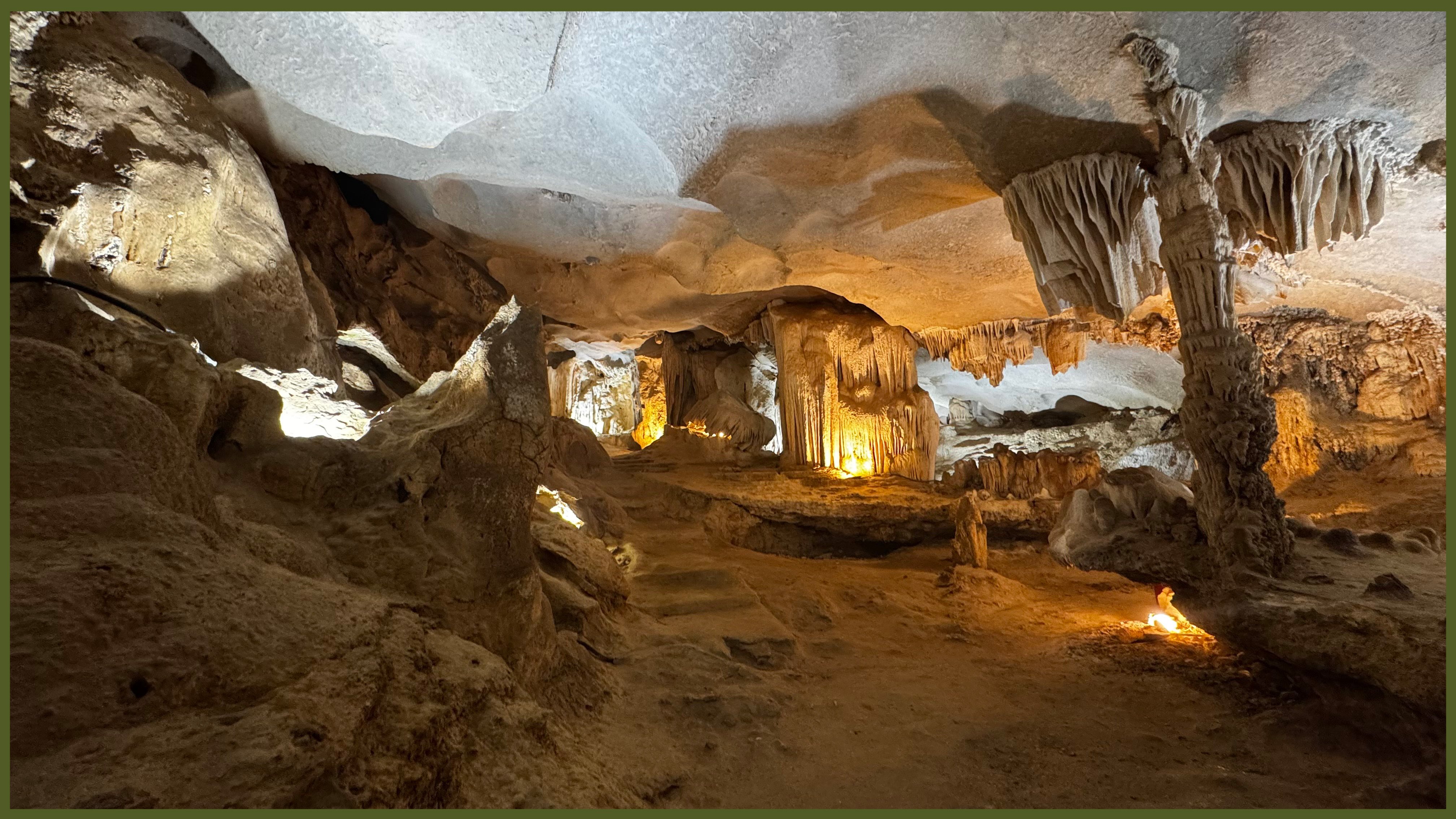 Ha Long cave