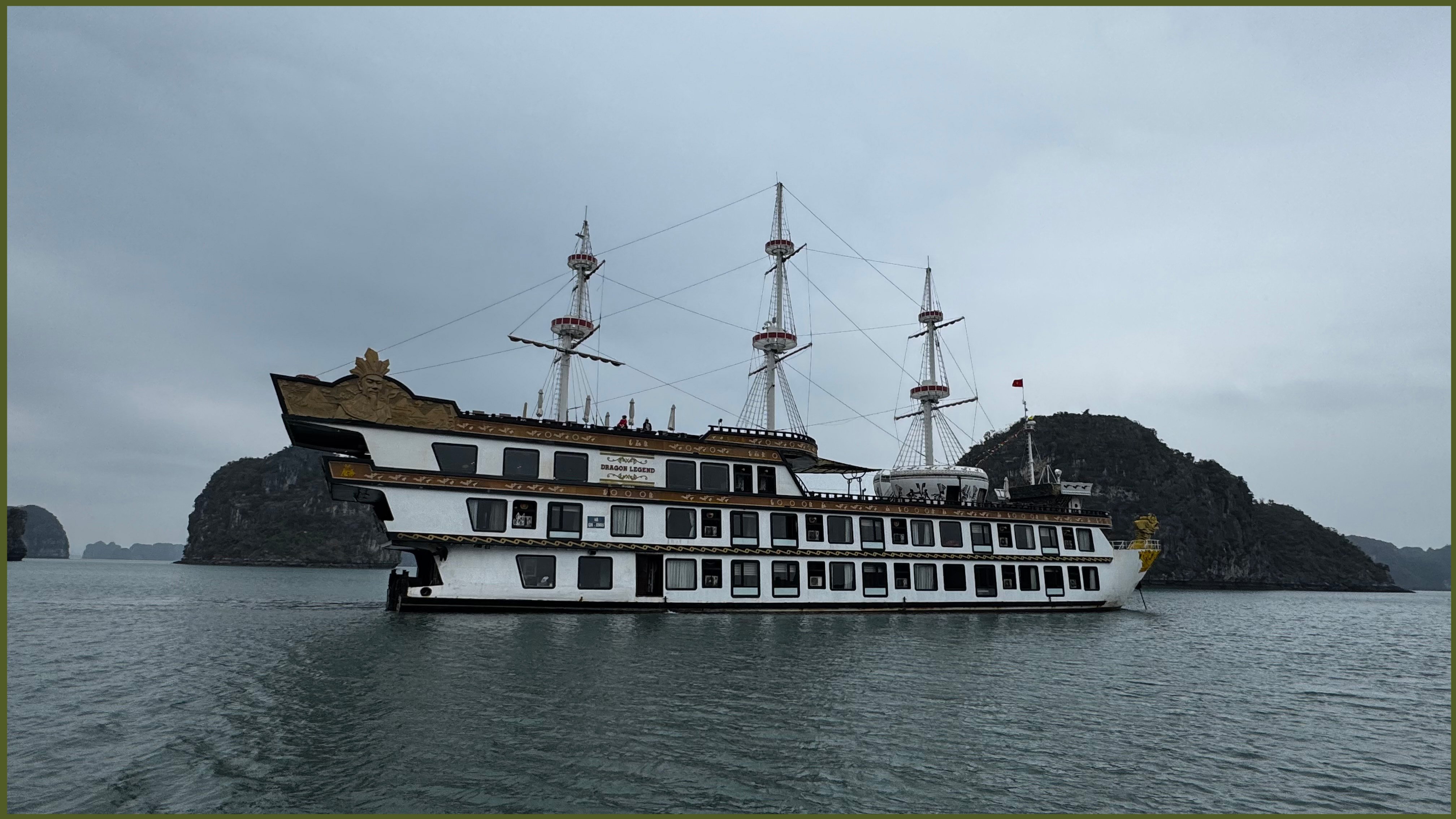 Ha Long dragon boat