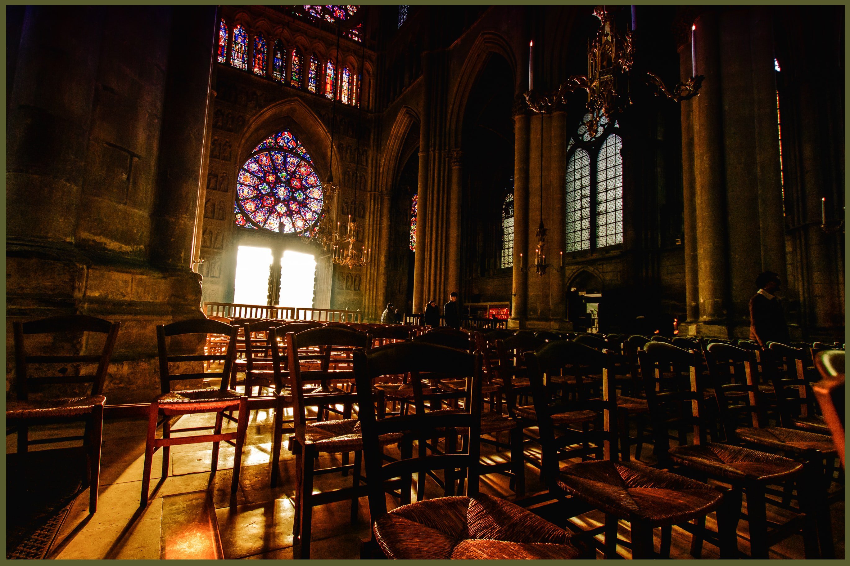 Interior nave with large rose