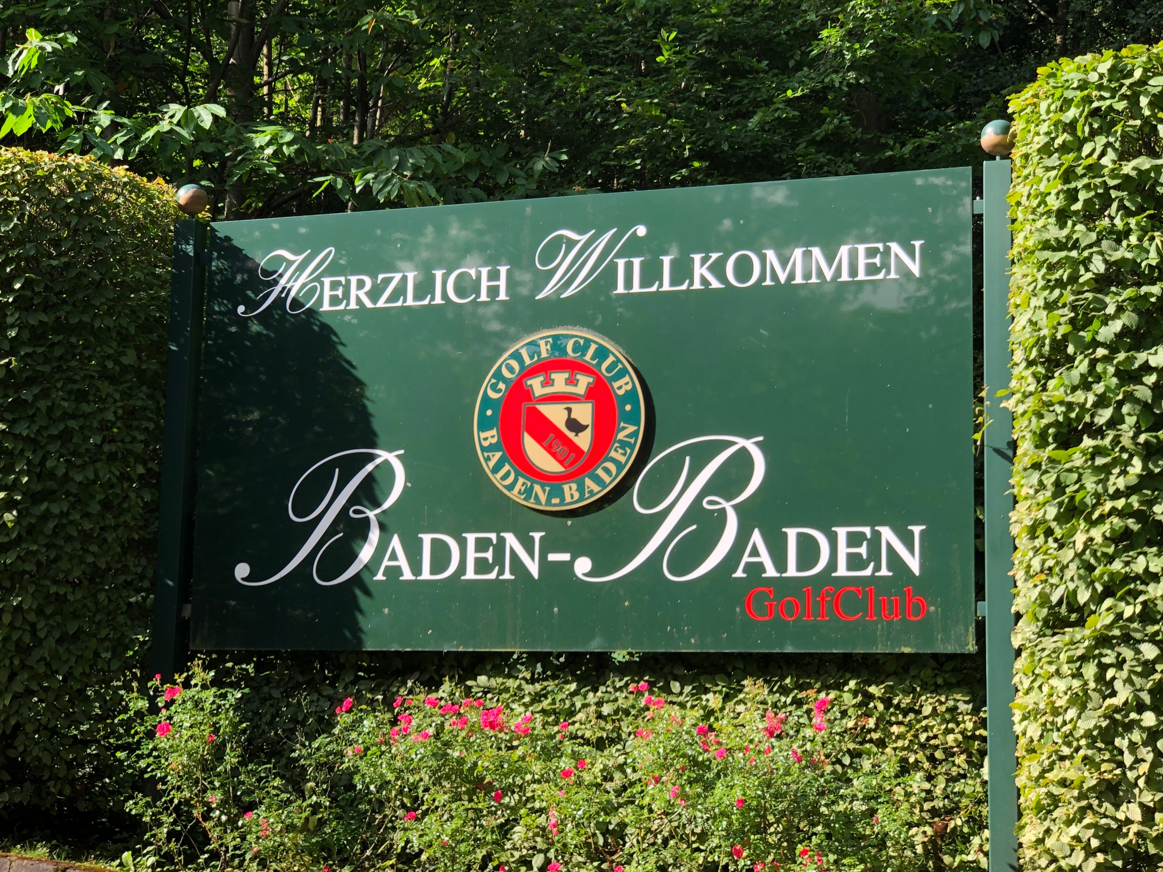 golf club sign