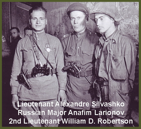 Soviet_Lt_Silvashko_and_American_Lt_Robertson