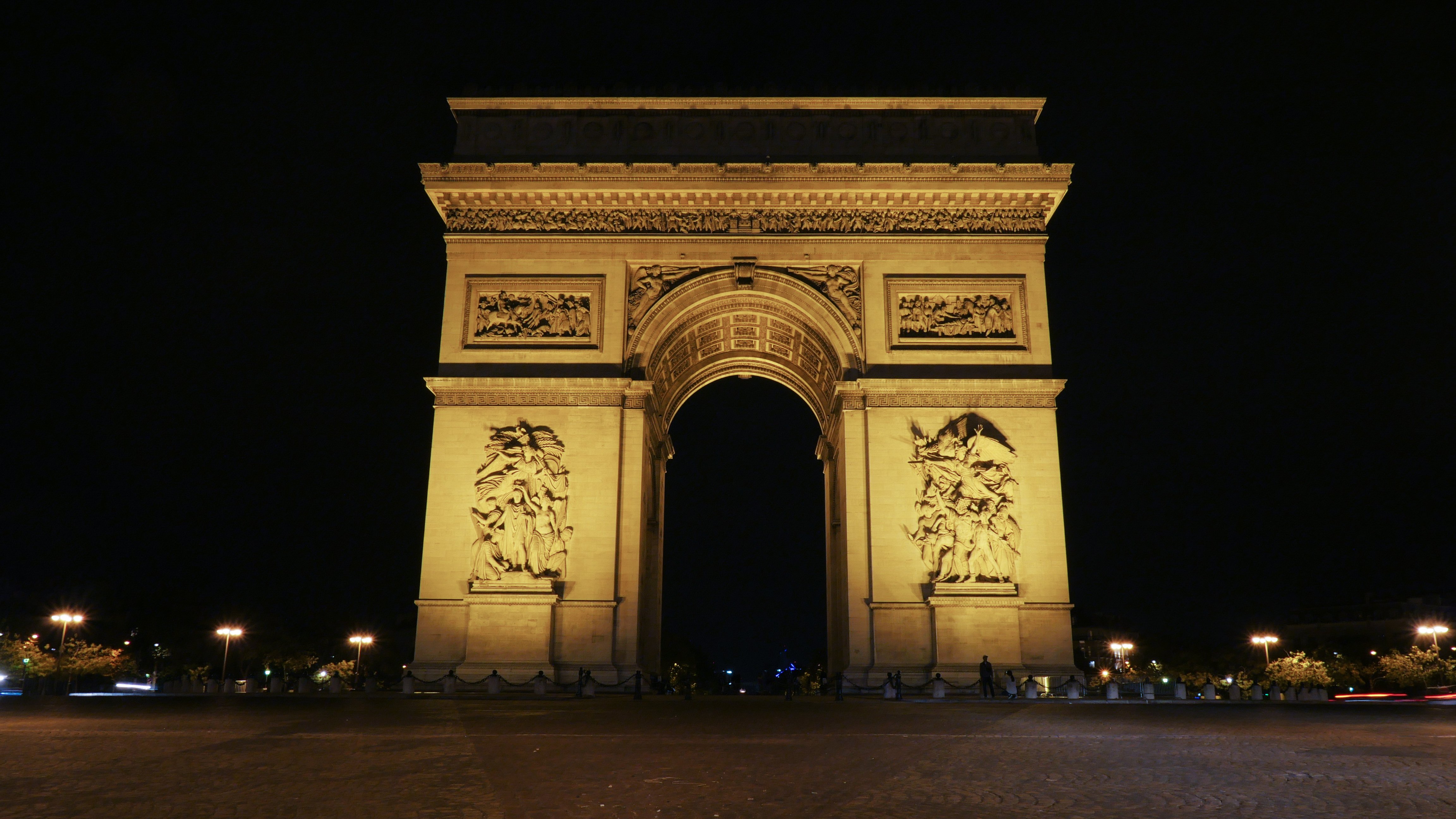 famous-champs-elysees-arch-at-night-SBI-300931767